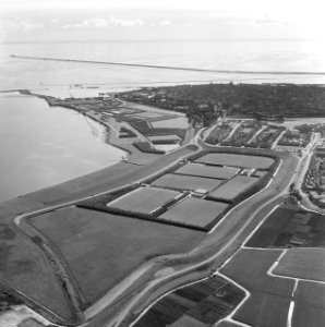Luchtopname. Sportvelden bij Enkhuizen, Bestanddeelnr 168-0591