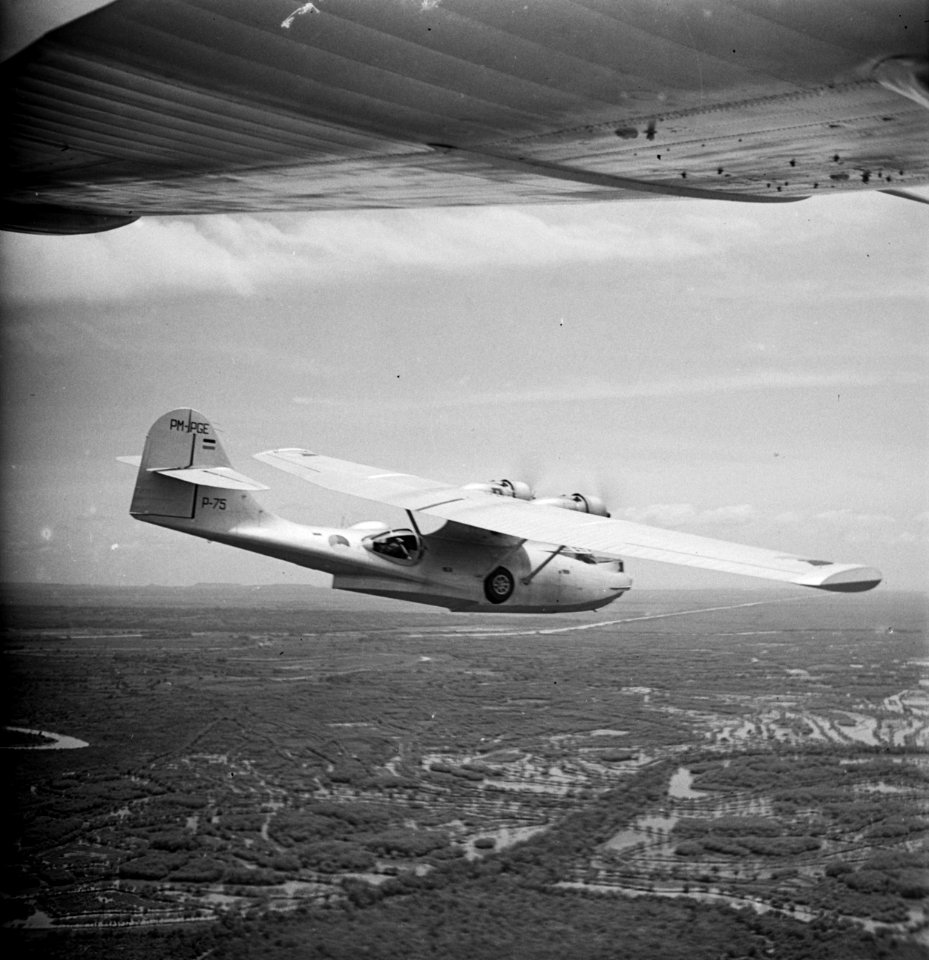 Luchtfoto Catalina vliegboot (Consolidated PBY-5A Catalina)., Bestanddeelnr 11224