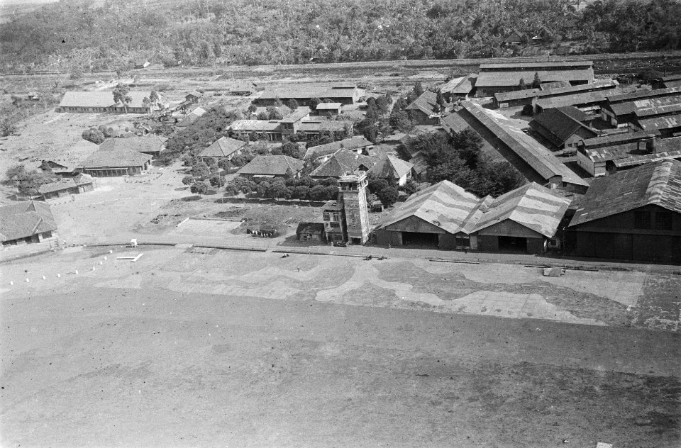 Luchtfoto. Fabriekscomplex, Bestanddeelnr 37-2-3