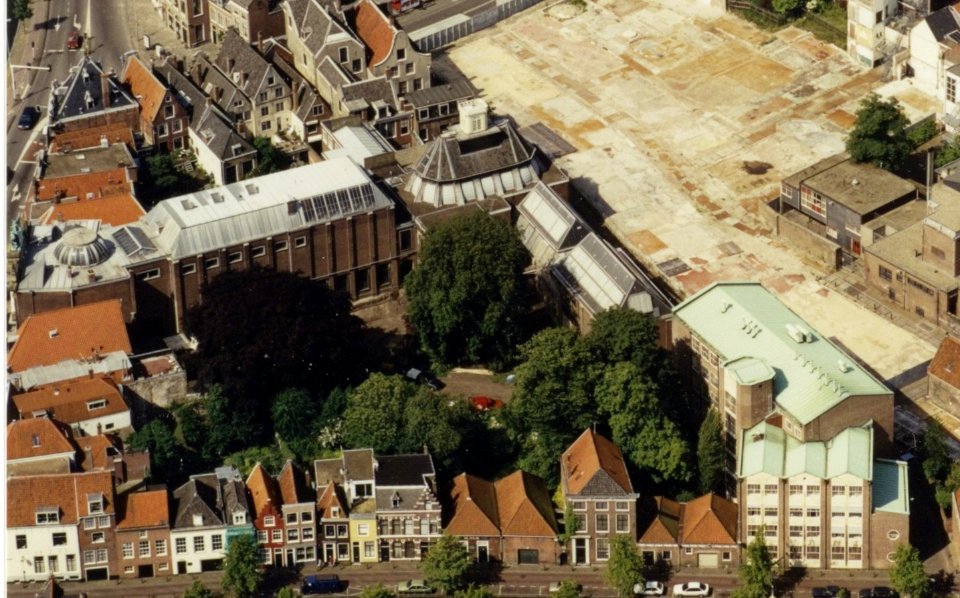 Luchtopname Teylersmuseum in 1994