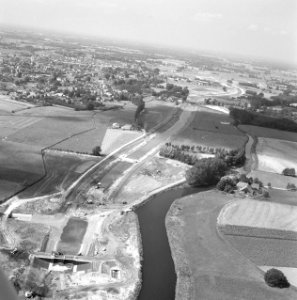 Luchtopname. Verbetering rivier de Berkel en aanleg burg bij Mallem, Bestanddeelnr 168-0549