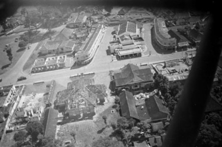 Luchtfoto Buitenzorg. Verwoeste gebouwen, Bestanddeelnr 352-4-1