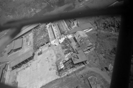 Luchtfoto Buitenzorg, Verwoest fabriekcomplex, Bestanddeelnr 352-4-5