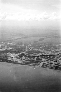 Luchtfoto, kustgebied met inundaties of overstromingen, Bestanddeelnr 5119