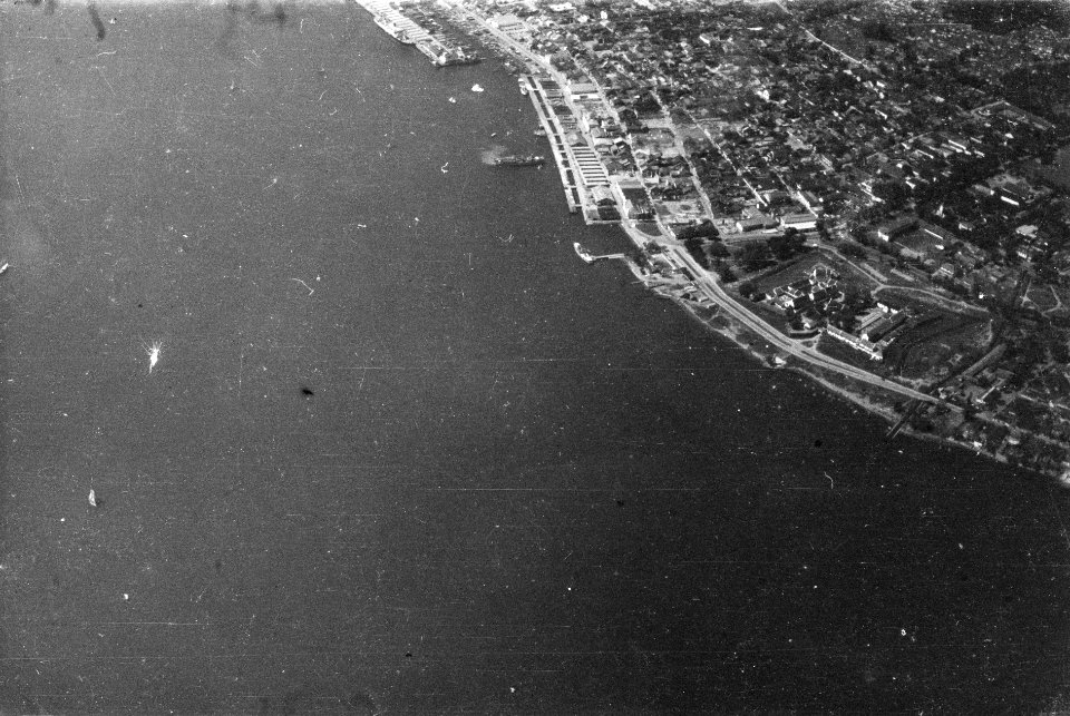 Luchtfoto. Makassar . Op de voorgrond fort Rotterdam, Bestanddeelnr 5008
