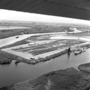 Luchtopname. Zandcementstortingen. Biesbosch, Bestanddeelnr 168-0614
