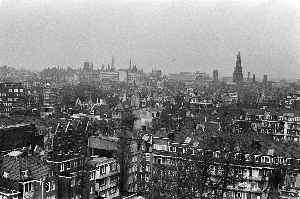 Luchtbrug in Nieuwmarkt en overzicht Nieuwmarkt vanuit de Montelbaanstoren, Bestanddeelnr 927-7972