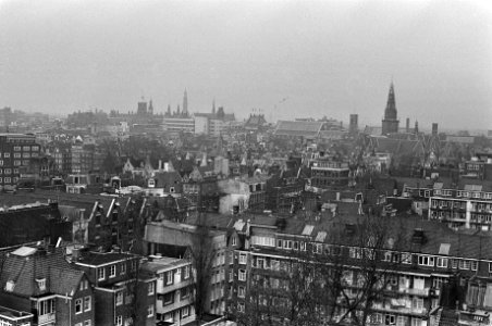 Luchtbrug in Nieuwmarkt en overzicht Nieuwmarkt vanuit de Montelbaanstoren, Bestanddeelnr 927-7972