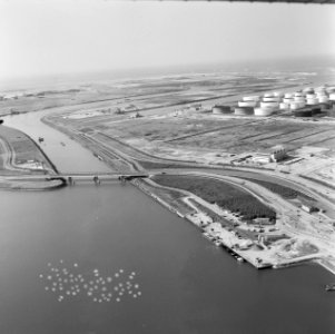 Luchtopname. Aanleg Europaweg en brug Rotterdam, Bestanddeelnr 168-0599