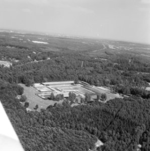 Luchtopname. Openluchtzwembad Dijnselburg te Zeist, Bestanddeelnr 168-0569