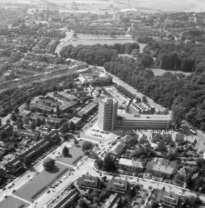 Luchtopname. Hoofdkantoor van de Koninklijke Nederlandsche Heidemaatschappij in…, Bestanddeelnr 168-0559