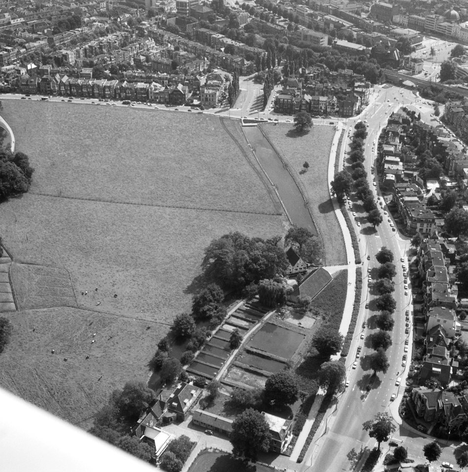 Luchtopname. Arnhem, Sonsbeekweide hoek Sonsbeekweg en Zijpendaalseweg. Op de vo, Bestanddeelnr 168-0560