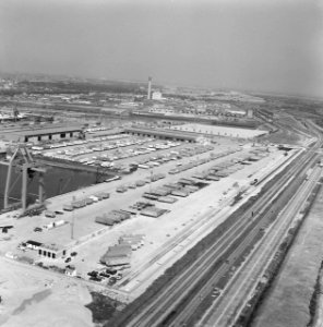 Luchtopname. Haven en wegen (Rotterdam), Bestanddeelnr 168-0508
