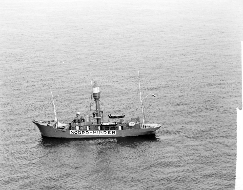Luchtmacht militairen op vlot in Noordzee voor 24 uur Lichtschip Noord Hinder, Bestanddeelnr 915-6420
