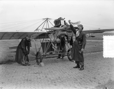 Luchtvaartshow ILSY III op Ypenburg. Deens vliegtuigje Ellehammer uit 1911 waar, Bestanddeelnr 904-7048