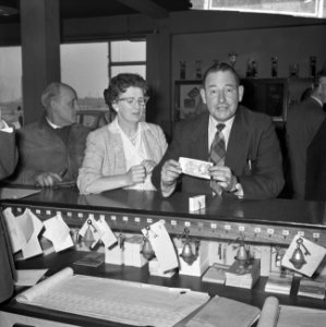 Luchtvaart-schipbreukelingen in motel in Amsterdam, Bestanddeelnr 914-7725