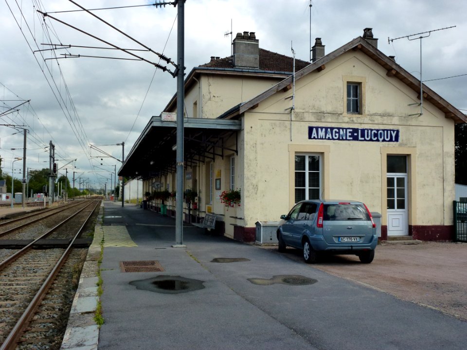 Lucquy (Ardennes) gare d'Amagne-Lucquy avec quais
