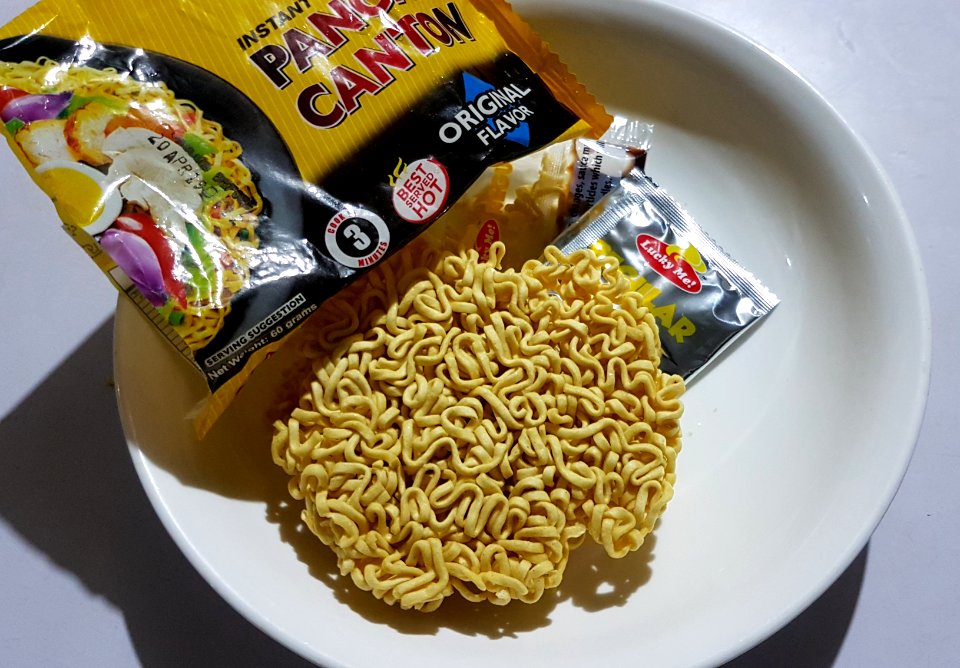 Lucky Me instant pancit canton noodles (Philippines) 02