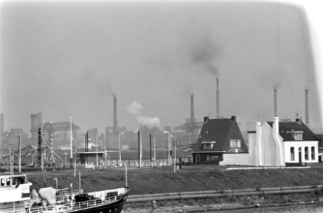 Luchtverontreiniging bij Hoogovens bij Noordzeekanaal Hoogovens, Bestanddeelnr 923-7241