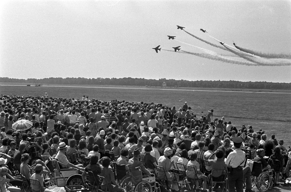 Luchtshow op vliegbasis Deelen t.g.v. zestig jarig bestaan Koninklijke Luchtmach, Bestanddeelnr 926-5180
