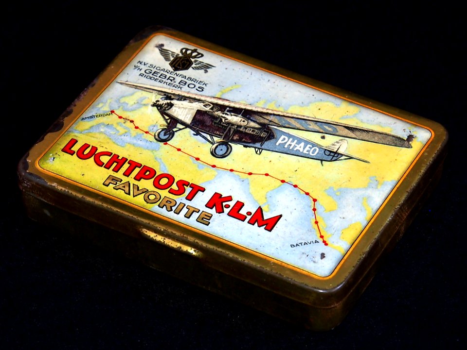 Luchtpost KLM PH-AEO favorite, NV Sigarenfabriek vh Gebroeders Bos, Valkenswaard, foto1