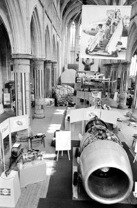 Luchtvaartweek te Maastricht. Straalmotor in Dominicanerkerk, Bestanddeelnr 919-2604
