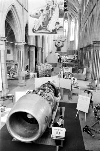 Luchtvaartweek te Maastricht. Straalmotor in Dominicanerkerk, Bestanddeelnr 919-2602