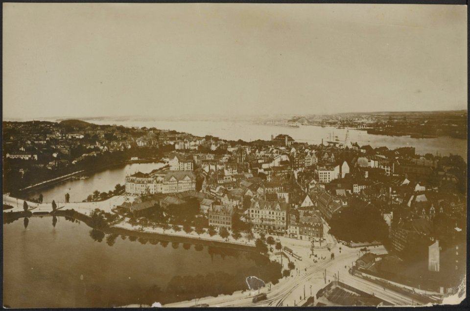 Luchtfoto van een havenstad, Bestanddeelnr 158-2232