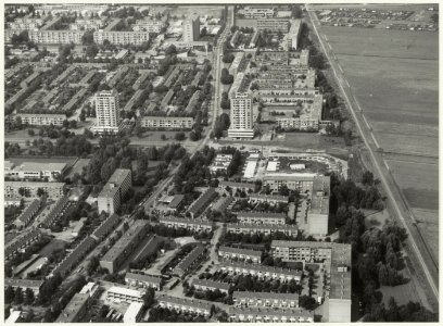 Luchtfoto Schalkwijk bij de Poelpolder. NL-HlmNHA 54016896