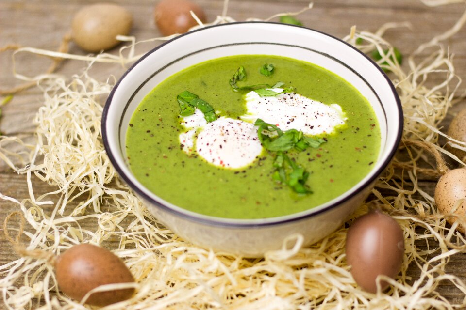 Herbs bear's garlic egg