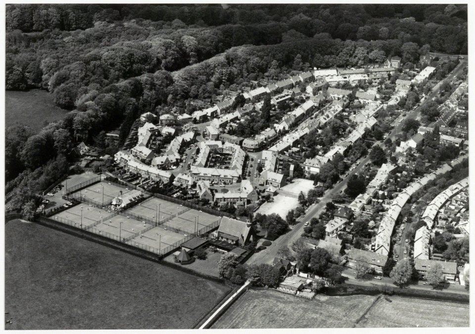 Luchtfoto Ramplaankwartier. NL-HlmNHA 5403157