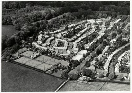 Luchtfoto Ramplaankwartier. NL-HlmNHA 5403157