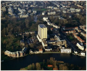 Luchtfoto van het Spaarne met de Mariastichting. NL-HlmNHA 54036962