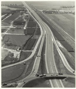 Luchtfoto Rottepolderplein met rotonde ziende naar het westen (Amsterdamse Vaart), NL-HlmNHA 54016901