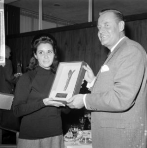 Lucille Starr ontving Gouden Plaat in Apollo-hotel, Lucille Starr, Bestanddeelnr 918-2487
