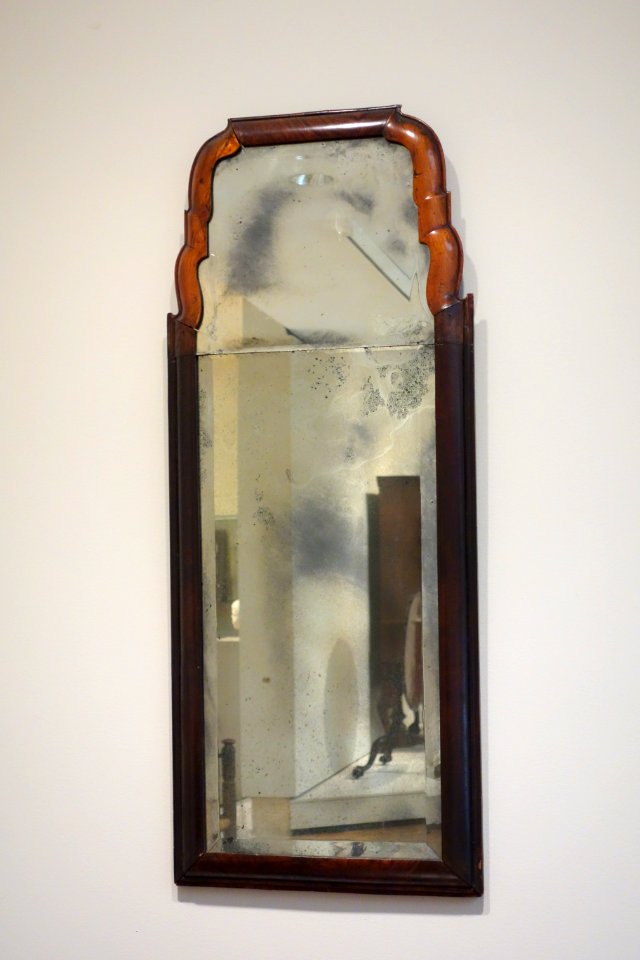 Looking Glass, England, 1700-1720, walnut - Chazen Museum of Art - DSC02607
