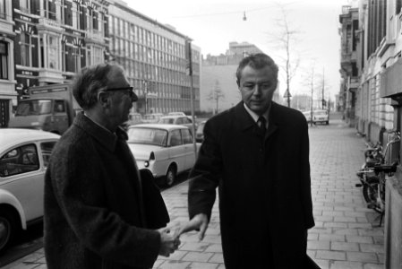 Loonoverleg in SER-gebouw, Den Haag prof. dr. J. Zijlstra (links) en H. ter He, Bestanddeelnr 924-0255