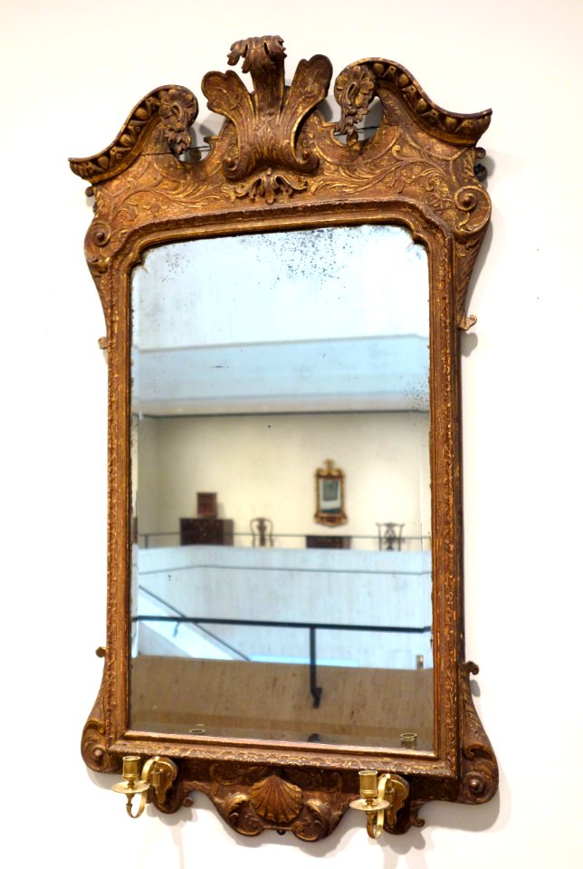 Looking Glass, England, 1725-1745, gilded softwood - Chazen Museum of Art - DSC02566