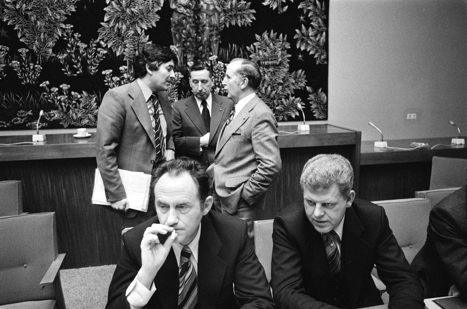 Loonoverleg Regering met Stichting van de Arbeid in SER-gebouw Den Haag Boersm, Bestanddeelnr 928-9150