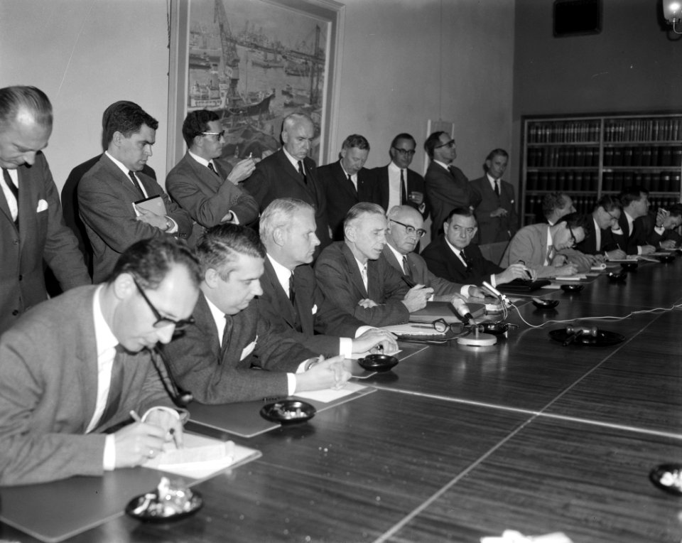 Loonoverleg in gebouw van de SER te Den Haag Overzicht persconferentie, Bestanddeelnr 915-6429