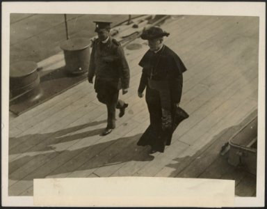 Looking around H.M.S. Iron Duke, Bestanddeelnr 158-2707