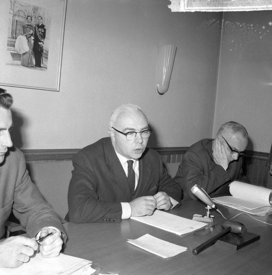 Loonoverleg, regeringstandpunt bekend gemaakt, tijdens persconferentie minister , Bestanddeelnr 917-1943