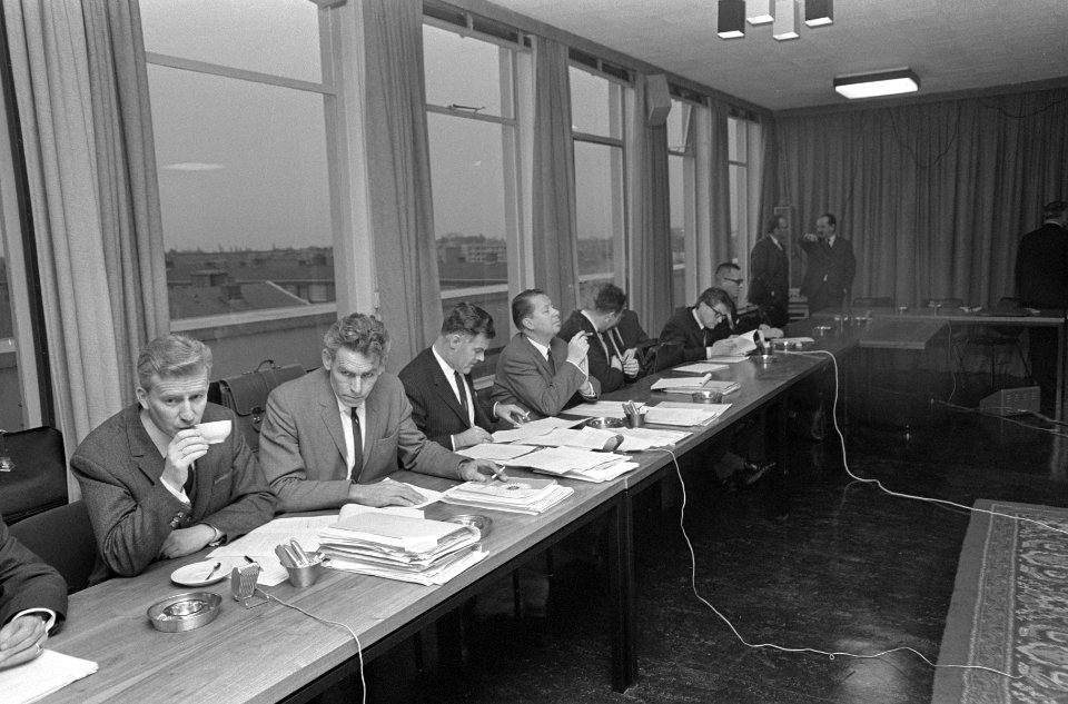 Loonoverleg in Den Haag , nummer 17 Wemmers, Bosma, mr. P. van Boven, Bestanddeelnr 919-8621