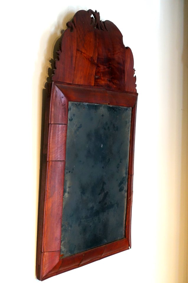 Looking glass, England, 1700-1740, walnut veneer, pine, glass - Concord Museum - Concord, MA - DSC05688