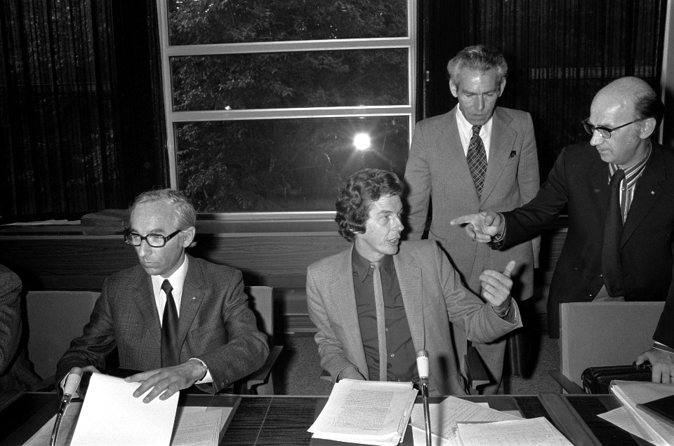 Loonoverleg regering en Stichting van de Arbeid, v.l.n.r. Lanser (CNV), Kok (NVV, Bestanddeelnr 926-7278