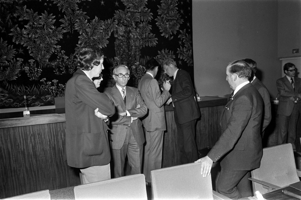 Loonoverleg regering, werknemers, werkgevers in SER-gebouw, Bestanddeelnr 928-2048
