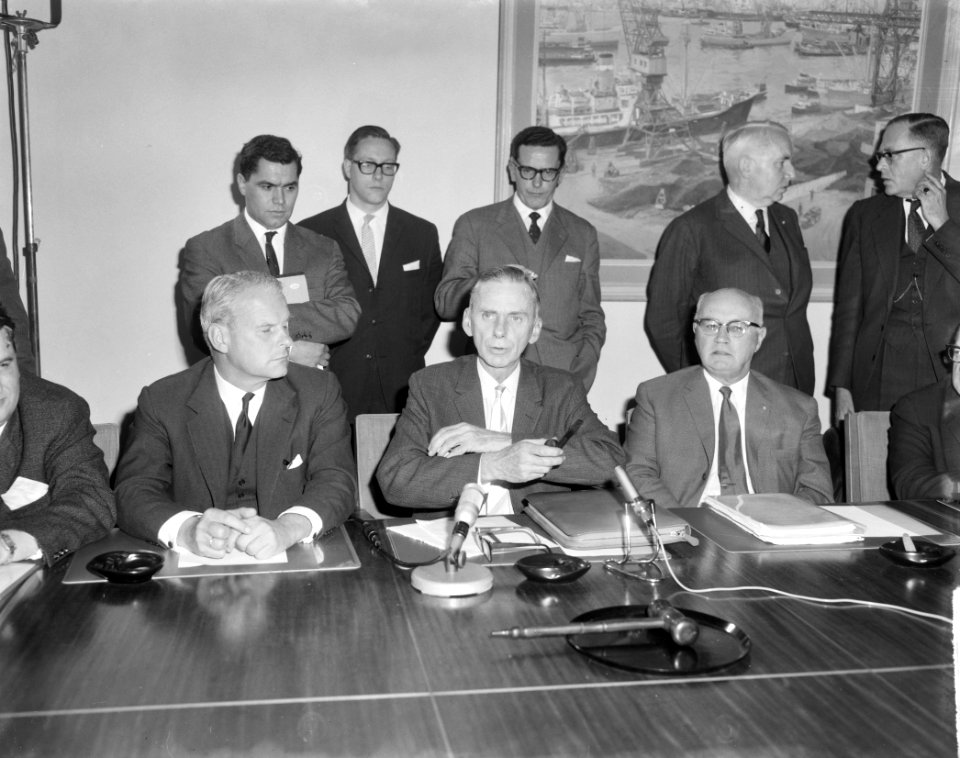 Loonoverleg in gebouw van de SER te Den Haag H J de Koster , mr Bosma en Bo, Bestanddeelnr 915-6431