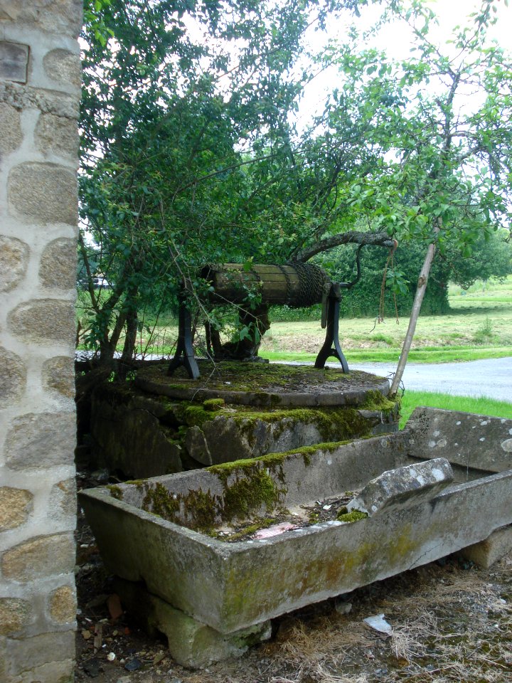 Lorioux (Saint-Germain-Beaupré, Creuse, Fr) un puits