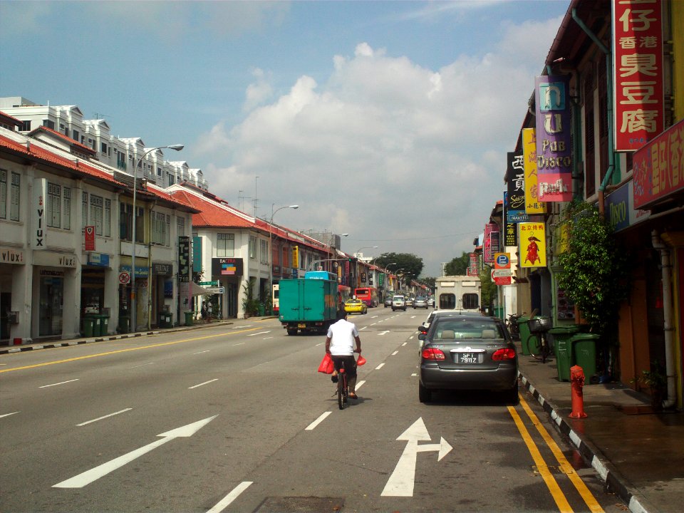 Looking west along Geylang Road