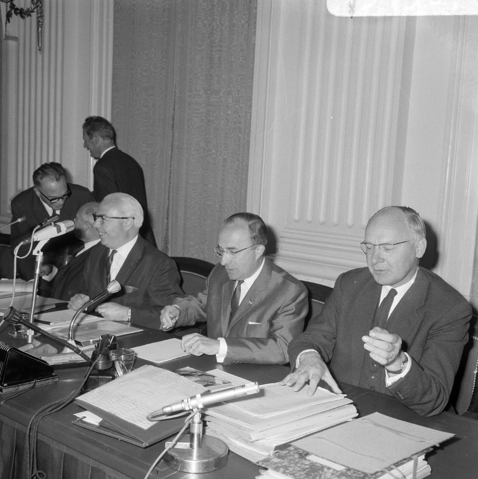 Loon en prijsbeleid in Tweede Kamer, Bestanddeelnr 919-1907